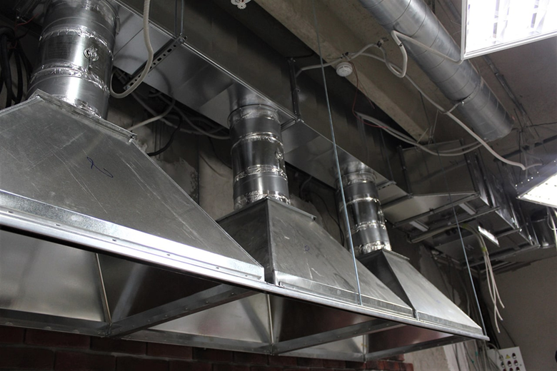 Оборудование для очистки воздуха в кафе